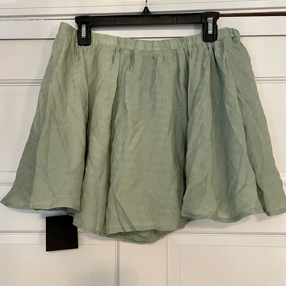 Spring to It Sage Green Shorts - Picture 5 of 6